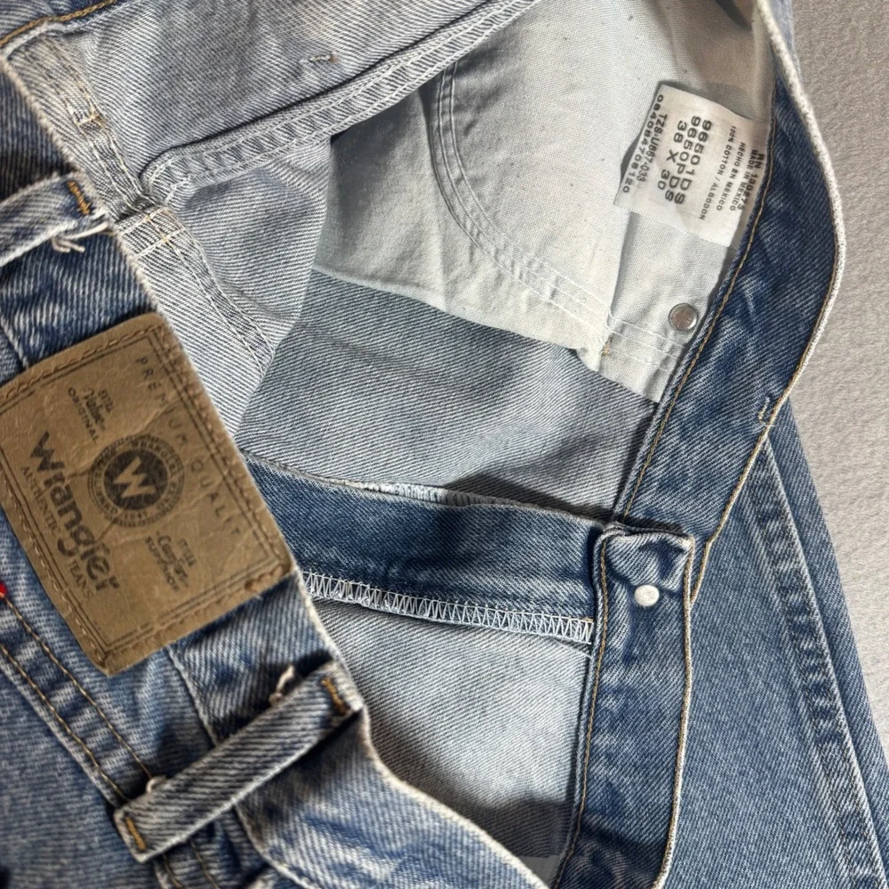 Wrangler Authentic Men's Straight Leg Jeans Medium Wash 38x30‎ 96501DS Denim